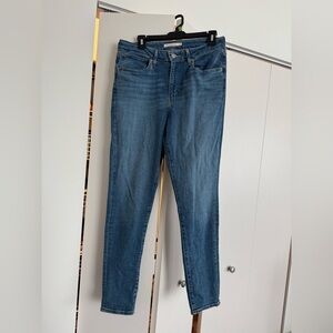 WORN ONCE: Levi's 721 High Rise Women's Skinny Jeans in Blue